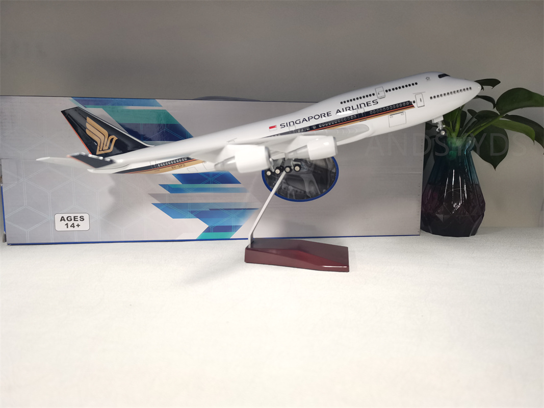 Model Kit Singapore - 47cm Singapore Airlines B747-400 Modelo de