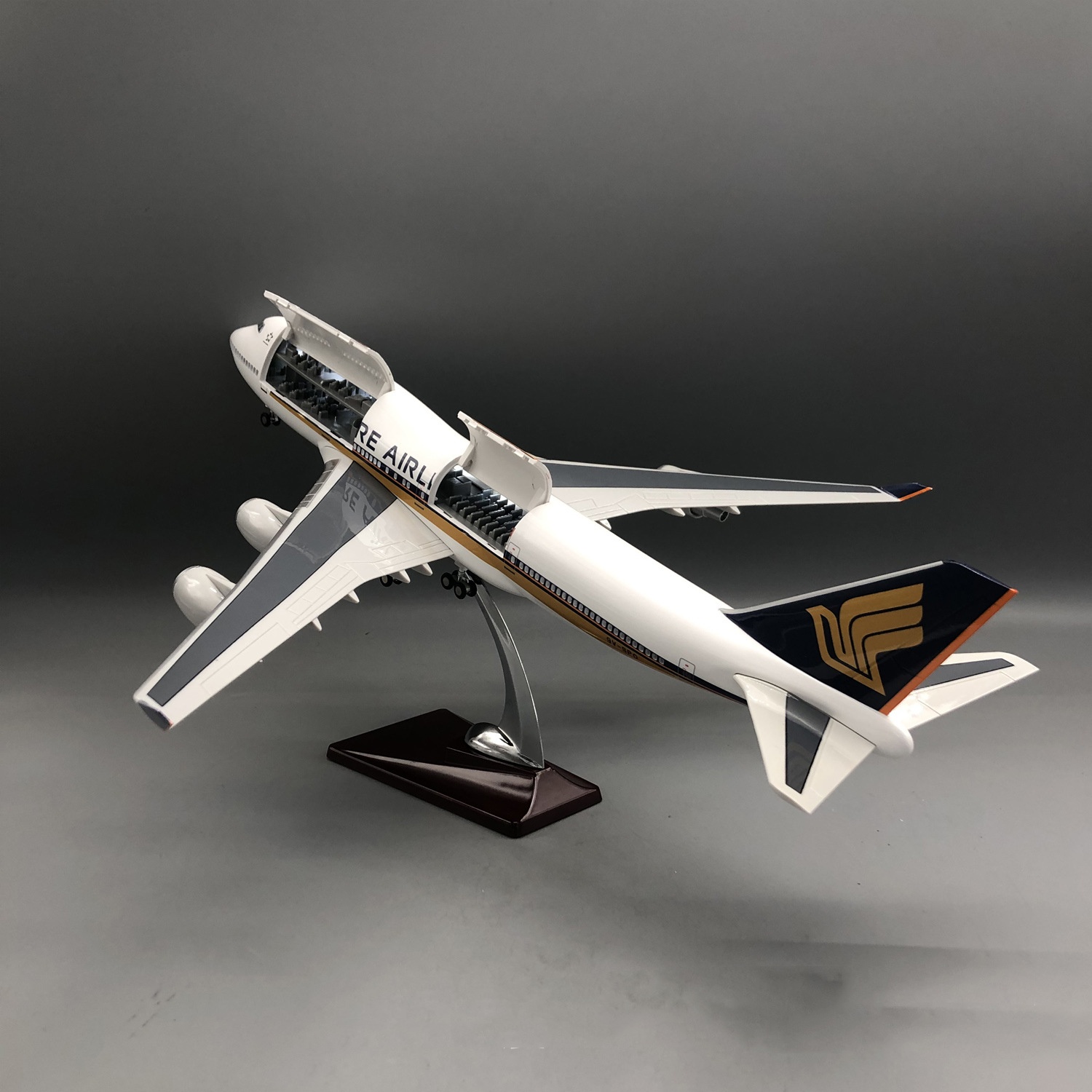 Modelo de Avião em Resina B747 - Model Kit Singapore avaliação e preço